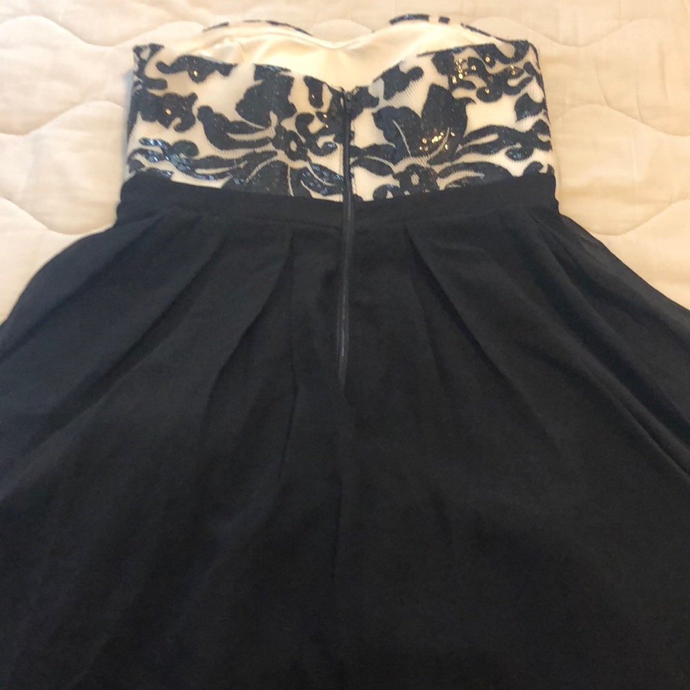 Dress - Picture 2 of 3